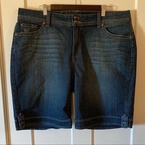 Code Bleu Bermuda shorts. NWOT, 18W
